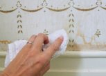 Как избавиться от пятен на обоях?